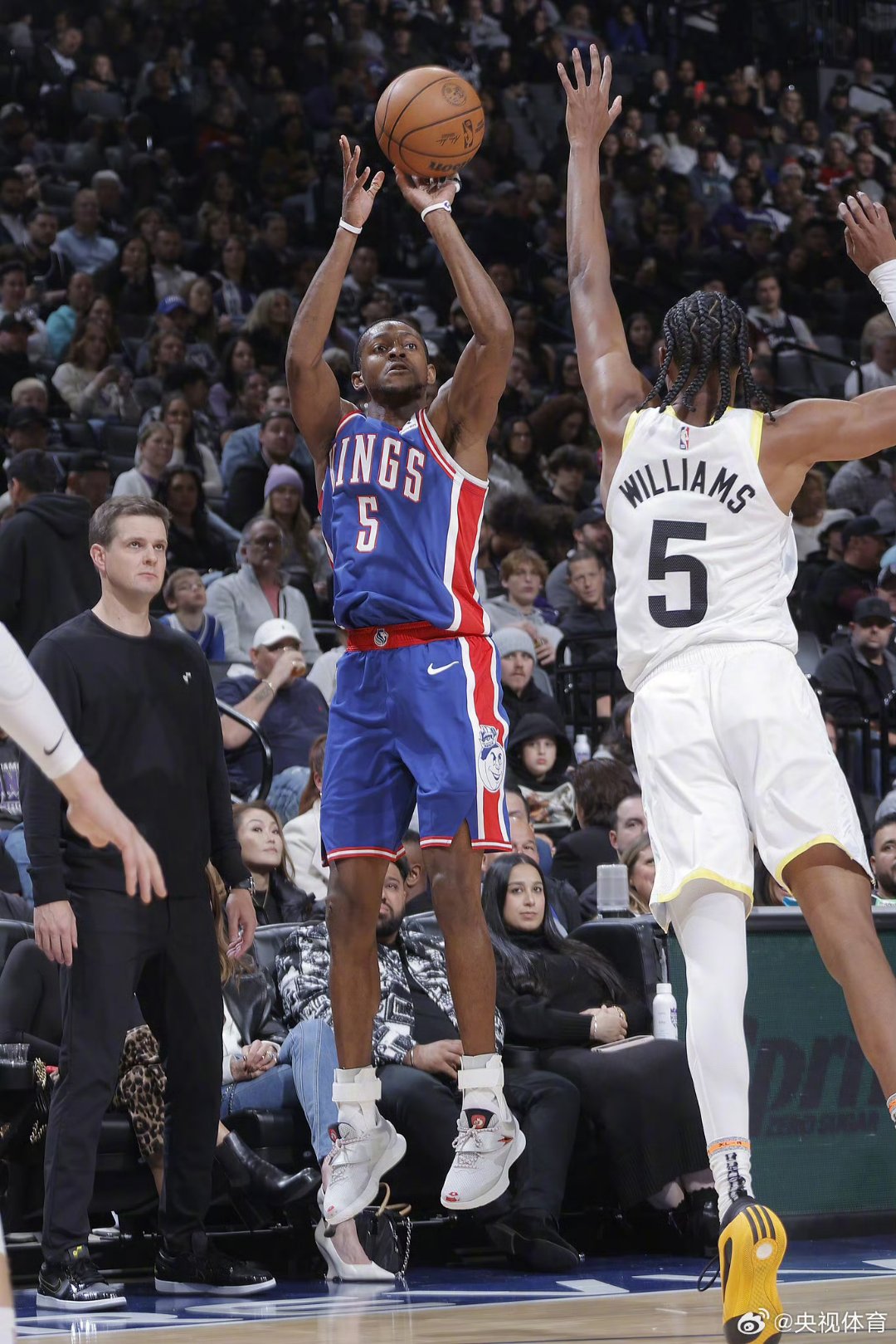 开云体育登录-国王横扫四川队，福克斯点燃赛场