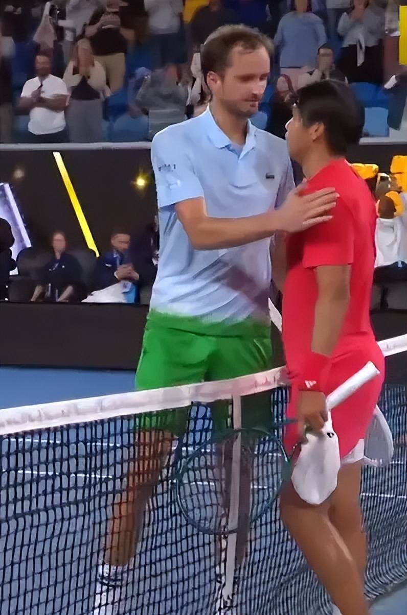 年终总决赛碾压联合杯，梅德韦杰夫惊艳四座