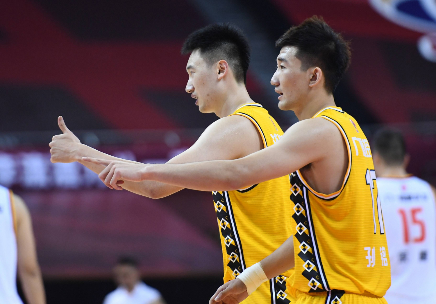 广州队鏖战新疆队，孙铭徽状态火热