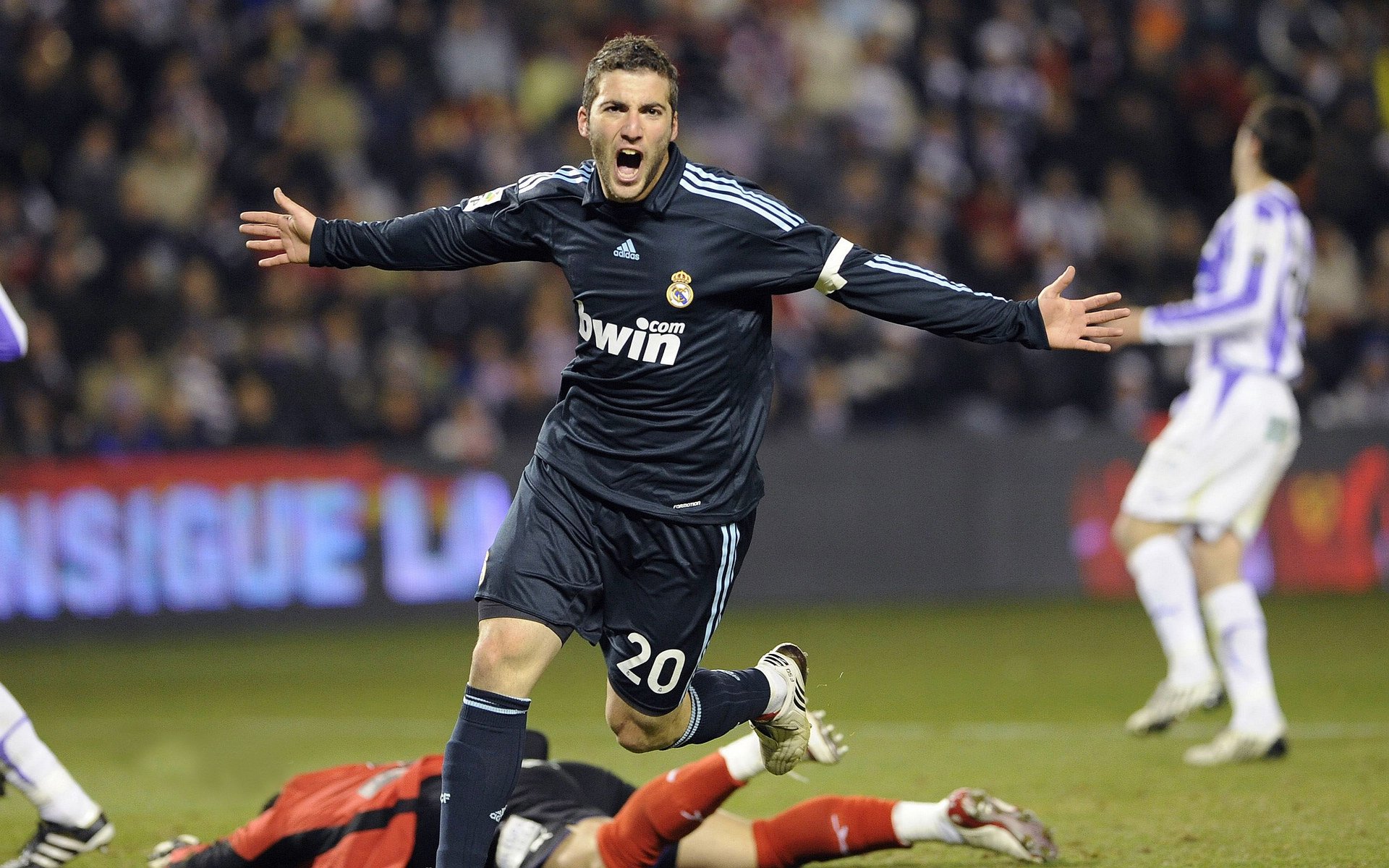 加维救赎闪光，贝蒂斯用纪律终结墨西哥